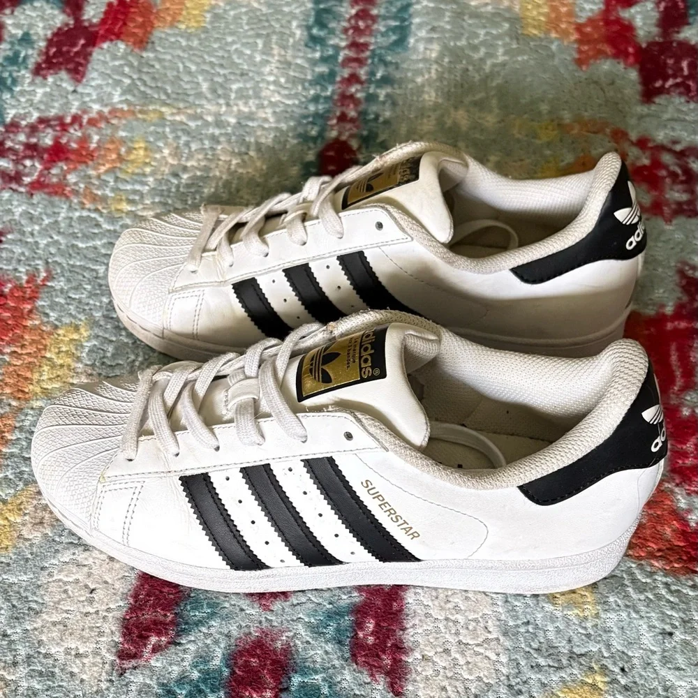 Adidas Superstar women’s size 8 - Picture 4 of 9